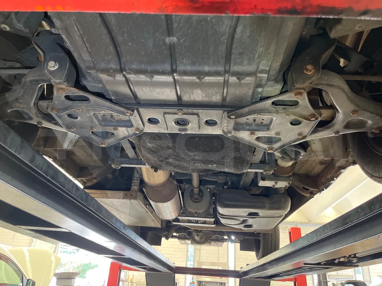 Iveco Daily MicroVett -EUR4 -100kW -5.401m - front undercarriage from front