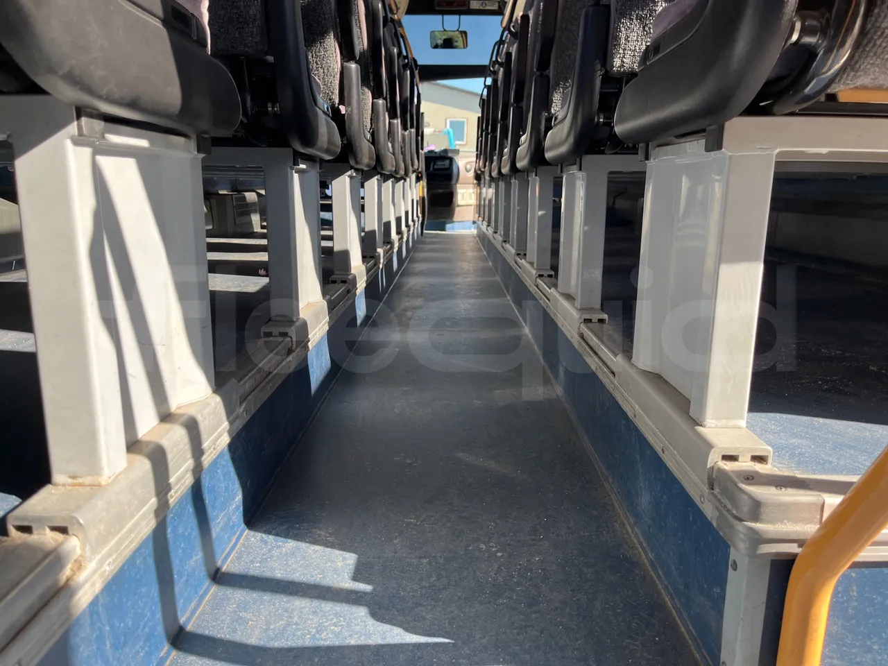 Iveco Recreo SFR160 - Euro5 - 243 kW - 12.760 mt - seat brackets photo