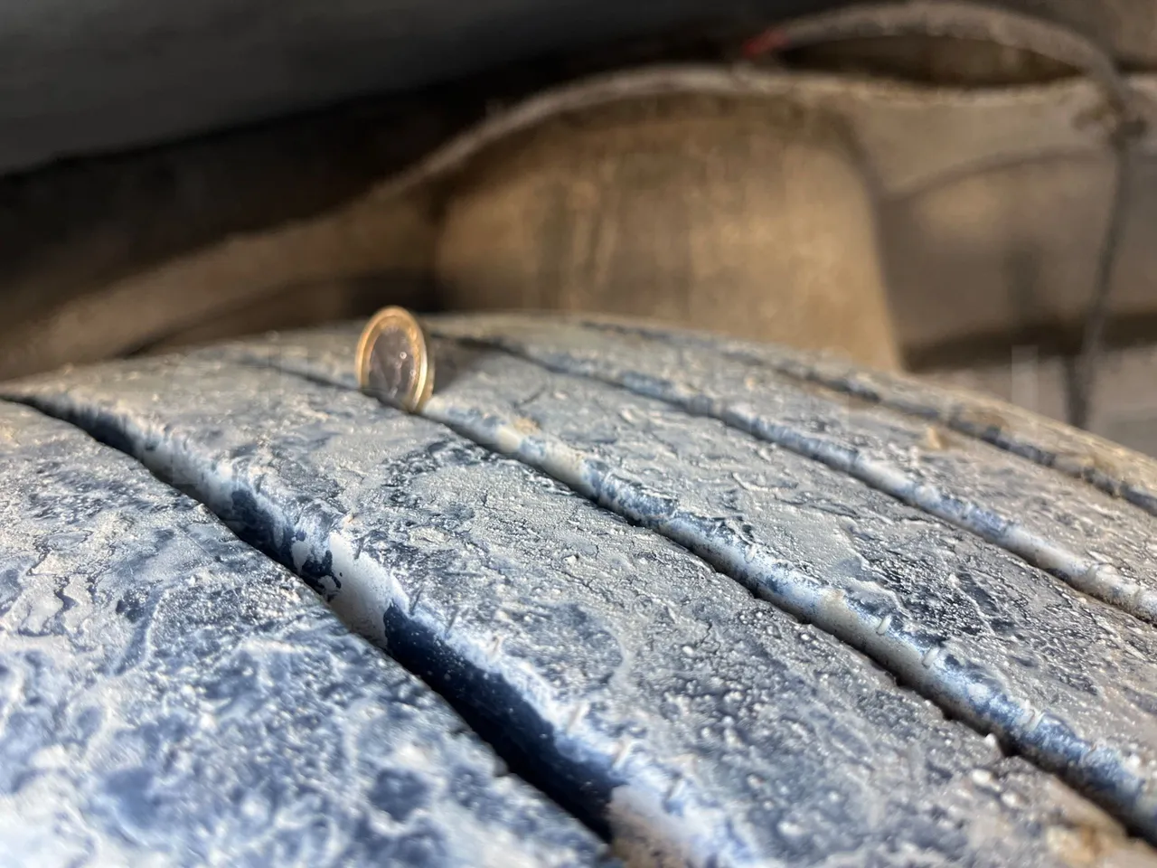 Iveco Recreo SFR160 - Euro5 - 243 kW - 12.760 mt - tread condition front tires left