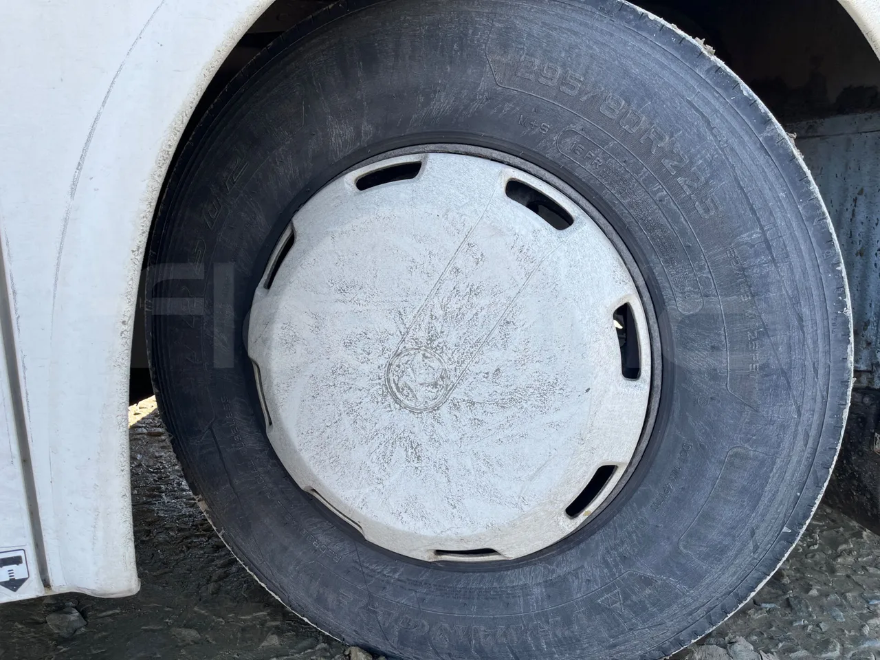 Iveco Recreo SFR160 - Euro5 - 243 kW - 12.760 mt - front left tire measurements