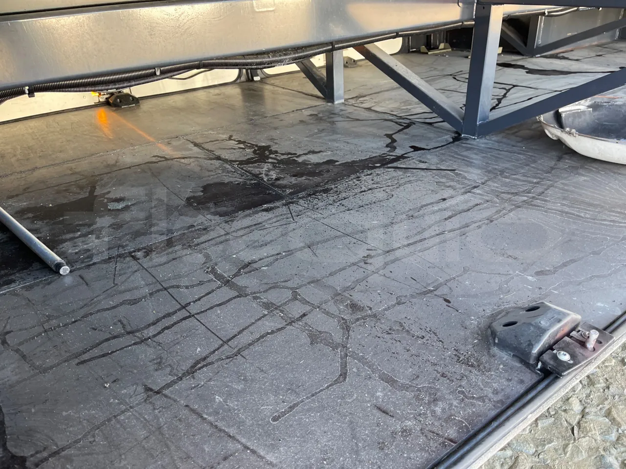 Iveco Recreo SFR160 - Euro5 - 243 kW - 12.760 mt - under carpet photo