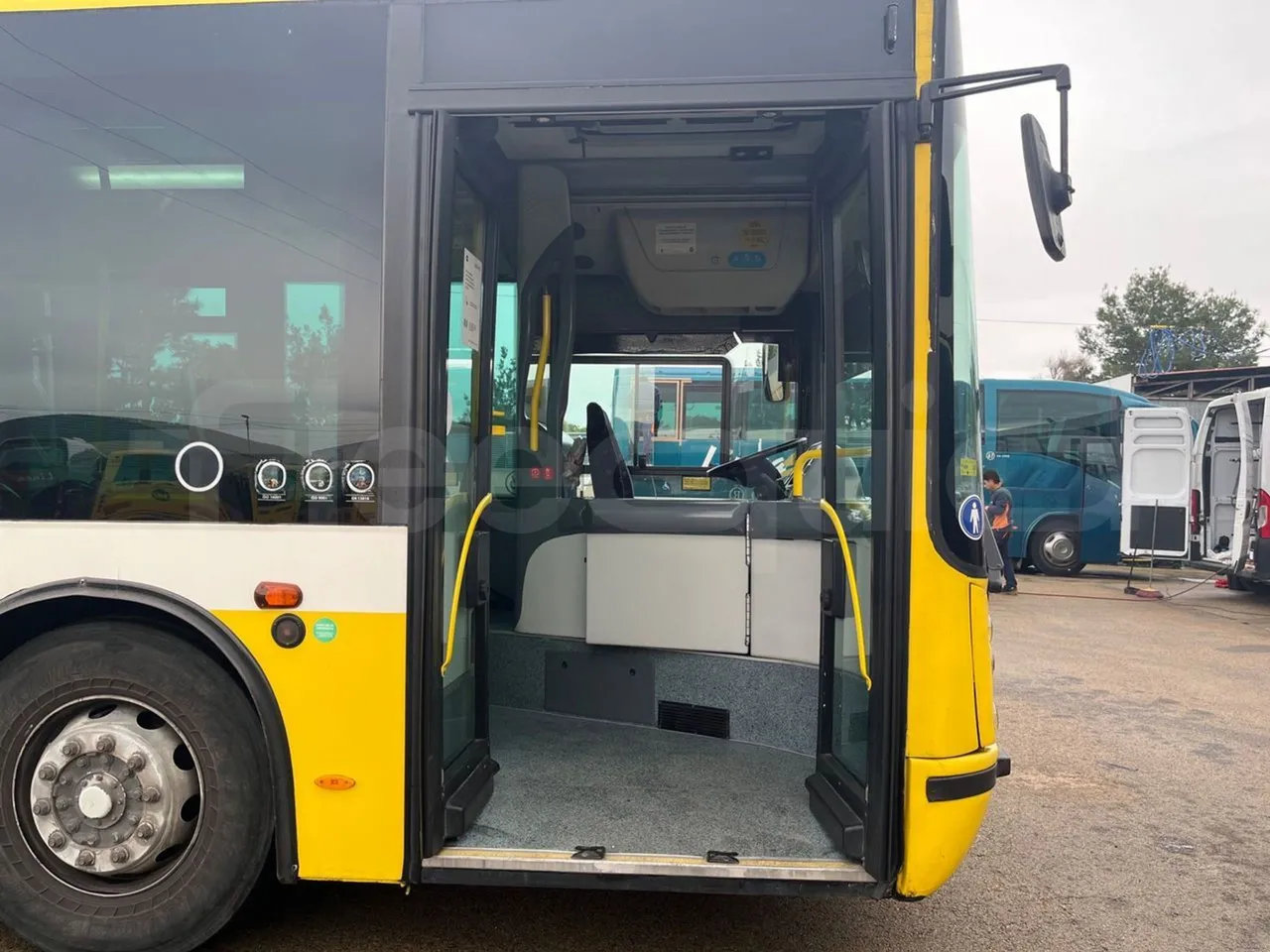 Mercedes-Benz OC500LE 1830H - EUR4 - 220kW - 12.800m - front door 2 open