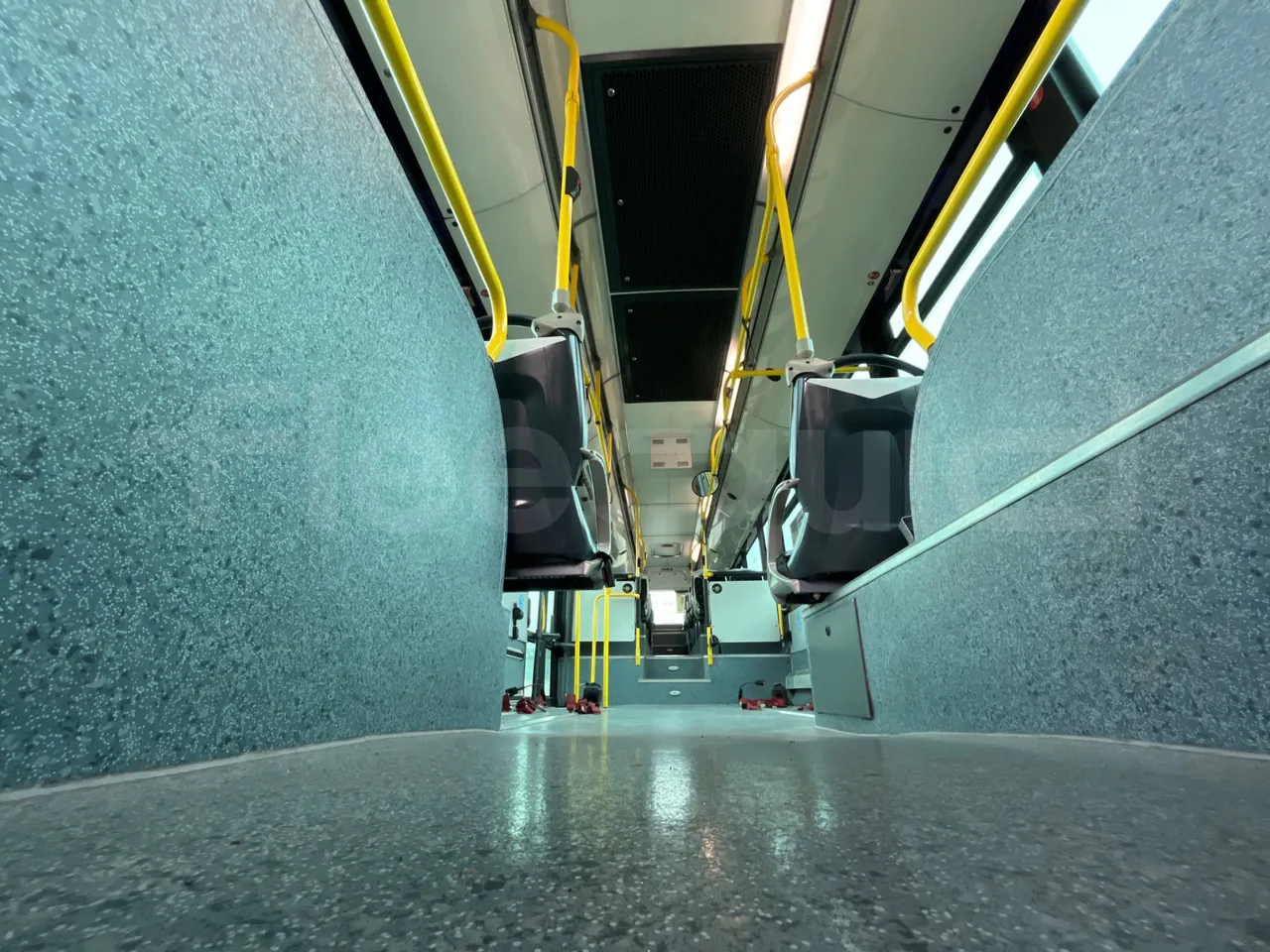 Mercedes-Benz OC500LE 1830H - EUR4 - 220kW - 12.800m - jack and driver keys