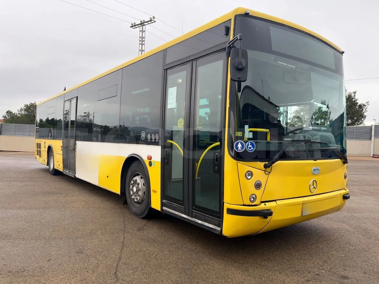 Mercedes-Benz OC500LE 1830H - EUR4 - 220kW - 12.800m - 3/4 front right doors