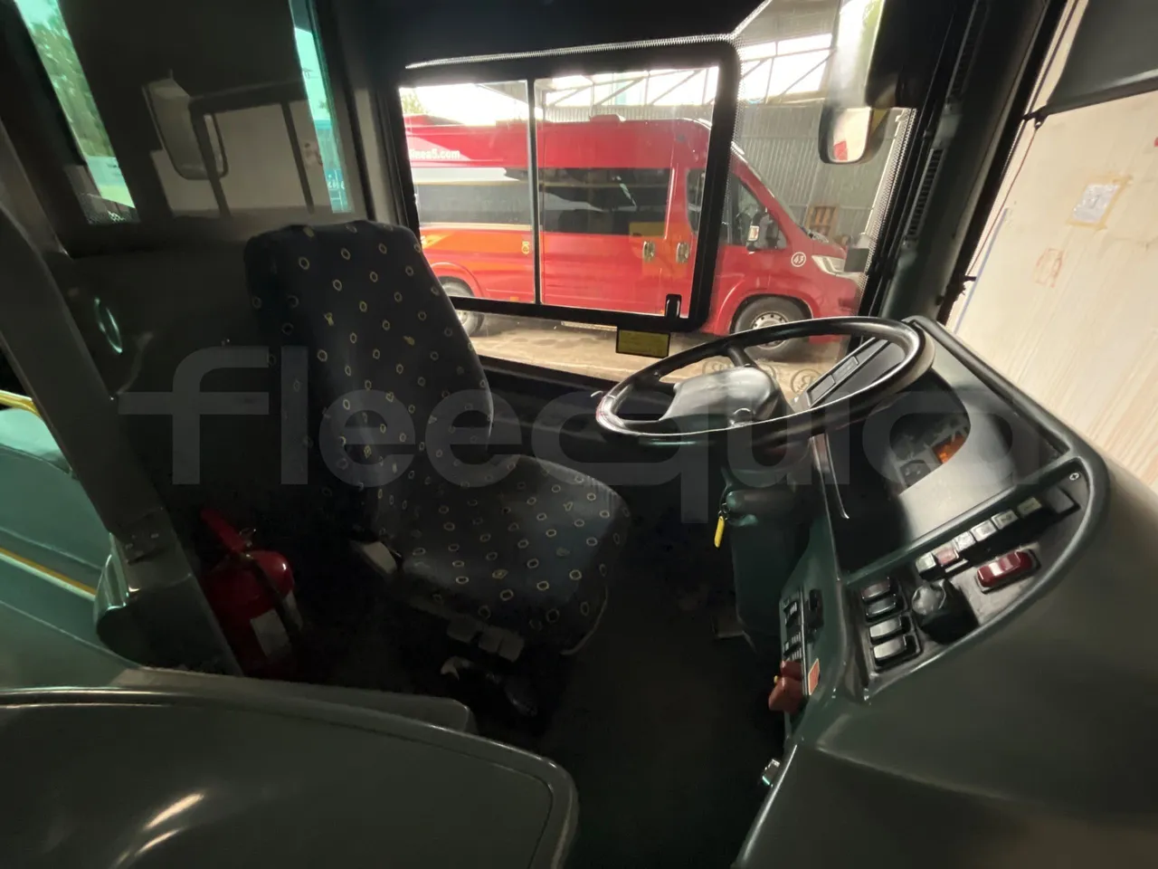 Mercedes-Benz OC500LE 1830H - EUR4 - 220kW - 12.800m - driver's seat photo