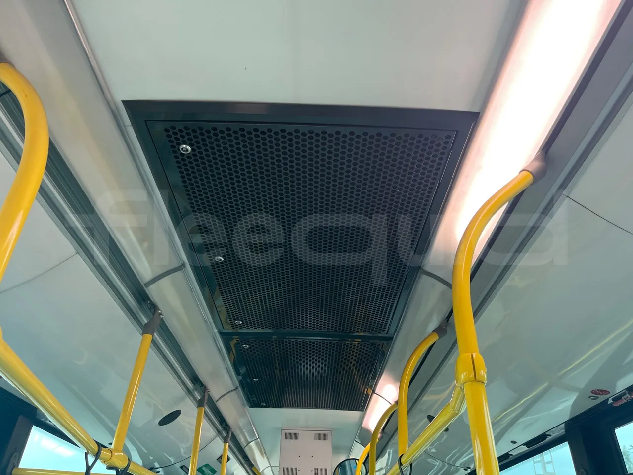 Mercedes-Benz OC500LE 1830H - EUR4 - 220kW - 12.800m - footrest detail photo