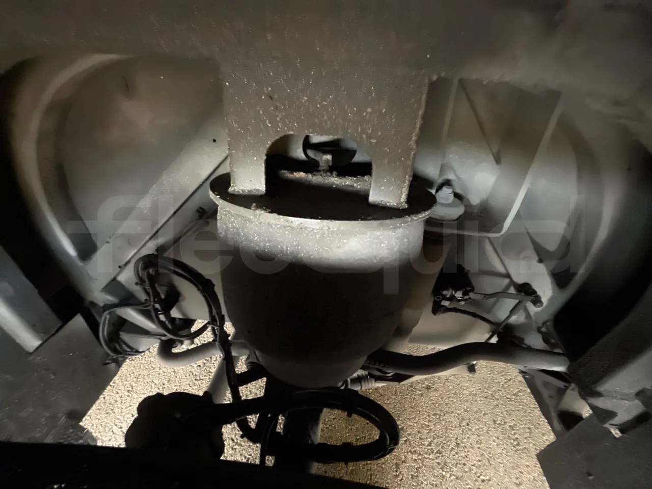 Mercedes-Benz OC500LE 1830H - EUR4 - 220kW - 12.800m - front shock absorbers right