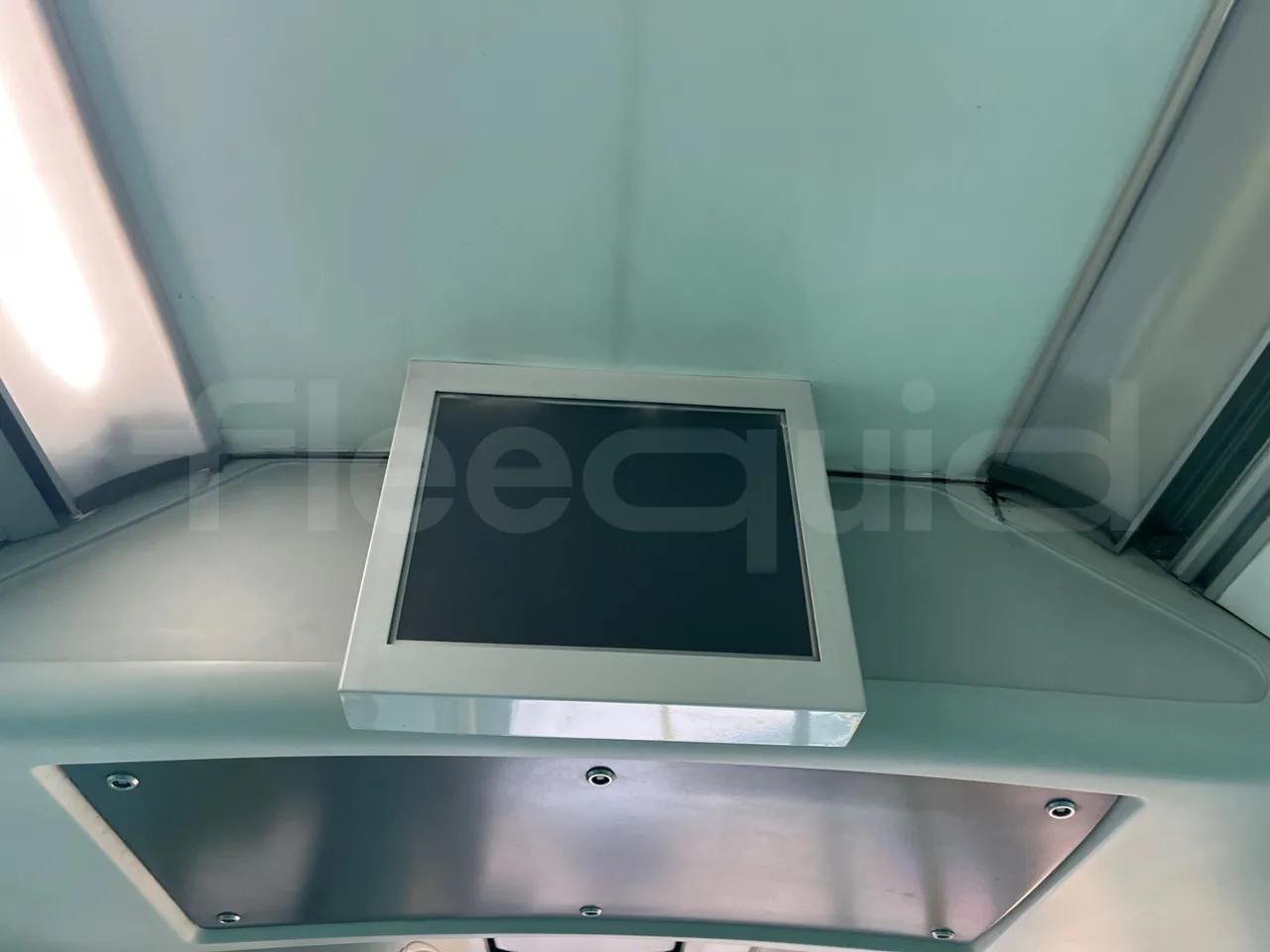 Mercedes-Benz OC500LE 1830H - EUR4 - 220kW - 12.800m - monitor detail photo