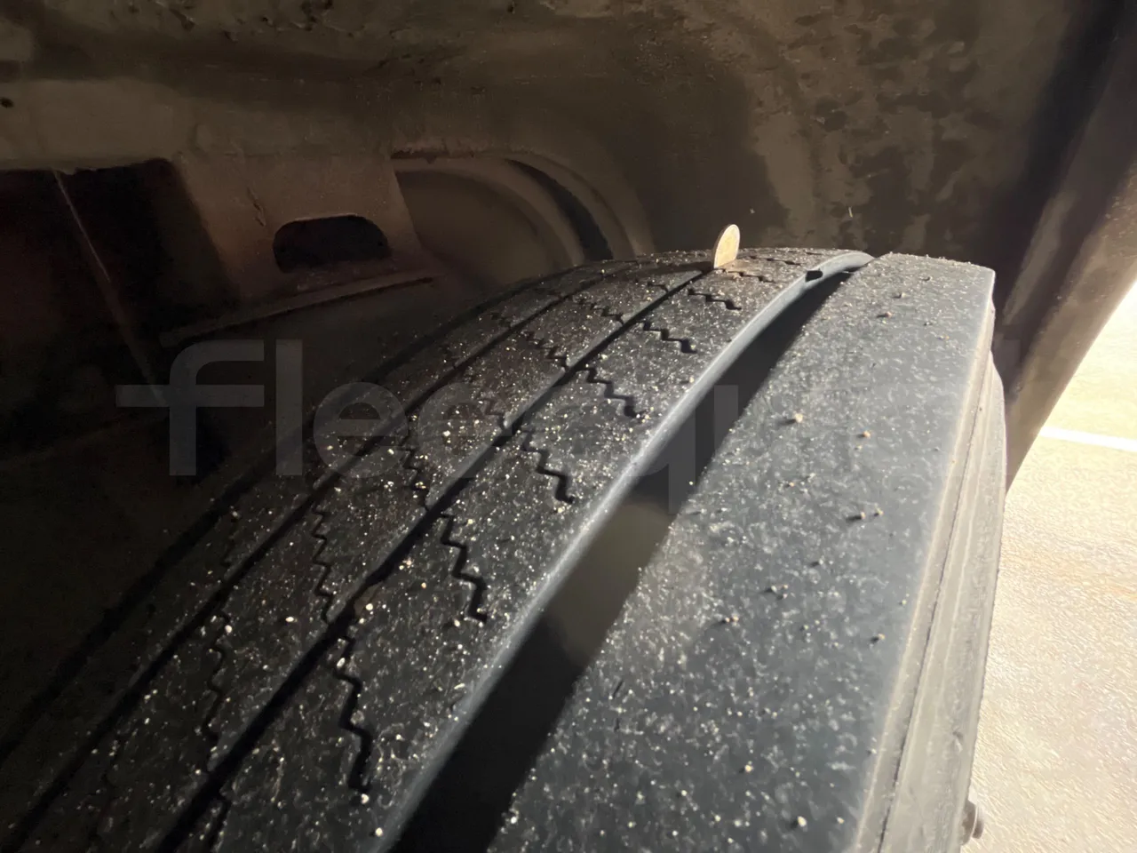 Mercedes-Benz OC500LE 1830H - EUR4 - 220kW - 12.800m - tread condition second axle tires left