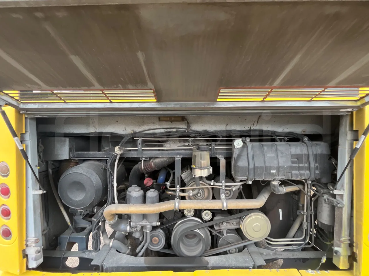 Mercedes-Benz OC500LE 1830H - EUR4 - 220kW - 12.800m - rear hatch open