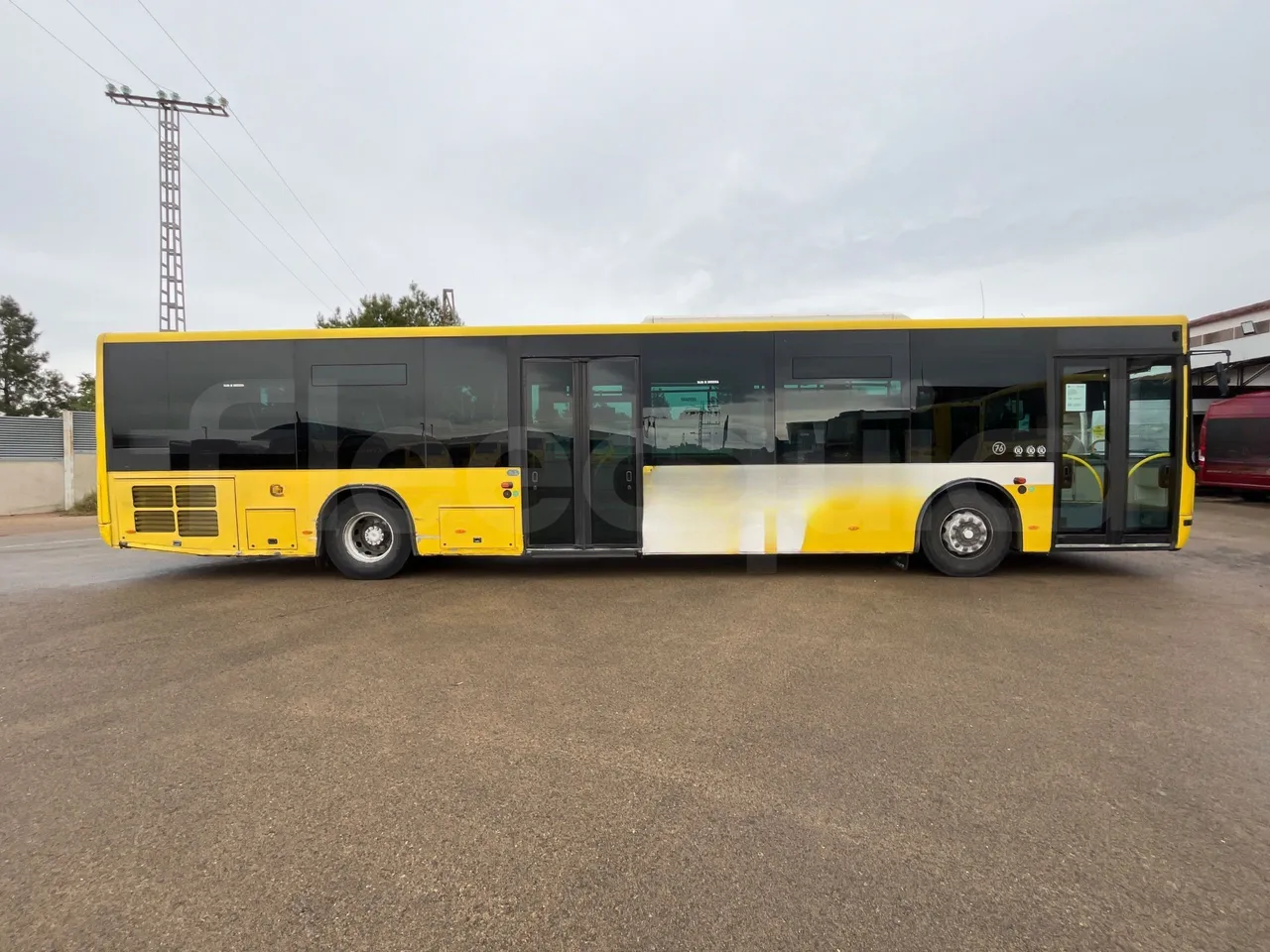 Mercedes-Benz OC500LE 1830H - EUR4 - 220kW - 12.800m - right side doors closed