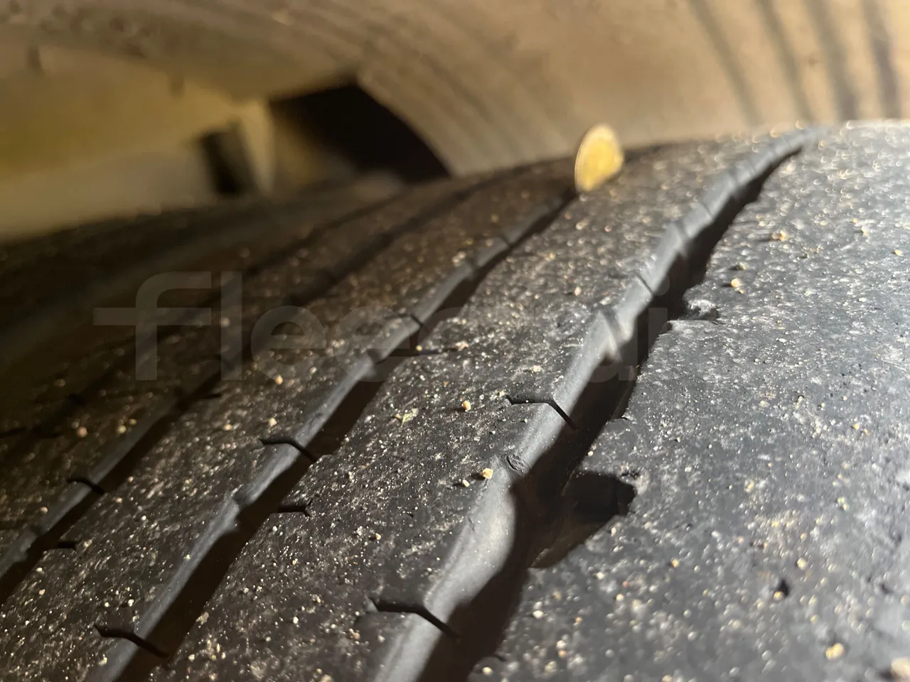 Mercedes-Benz OC500LE 1830H - EUR4 - 220kW - 12.800m - front left tire measurements