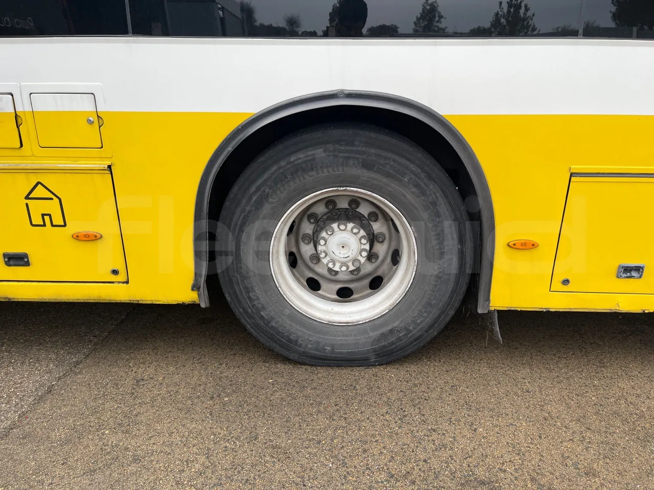 Mercedes-Benz OC500LE 1830H - EUR4 - 220kW - 12.800m - rear left tire photo