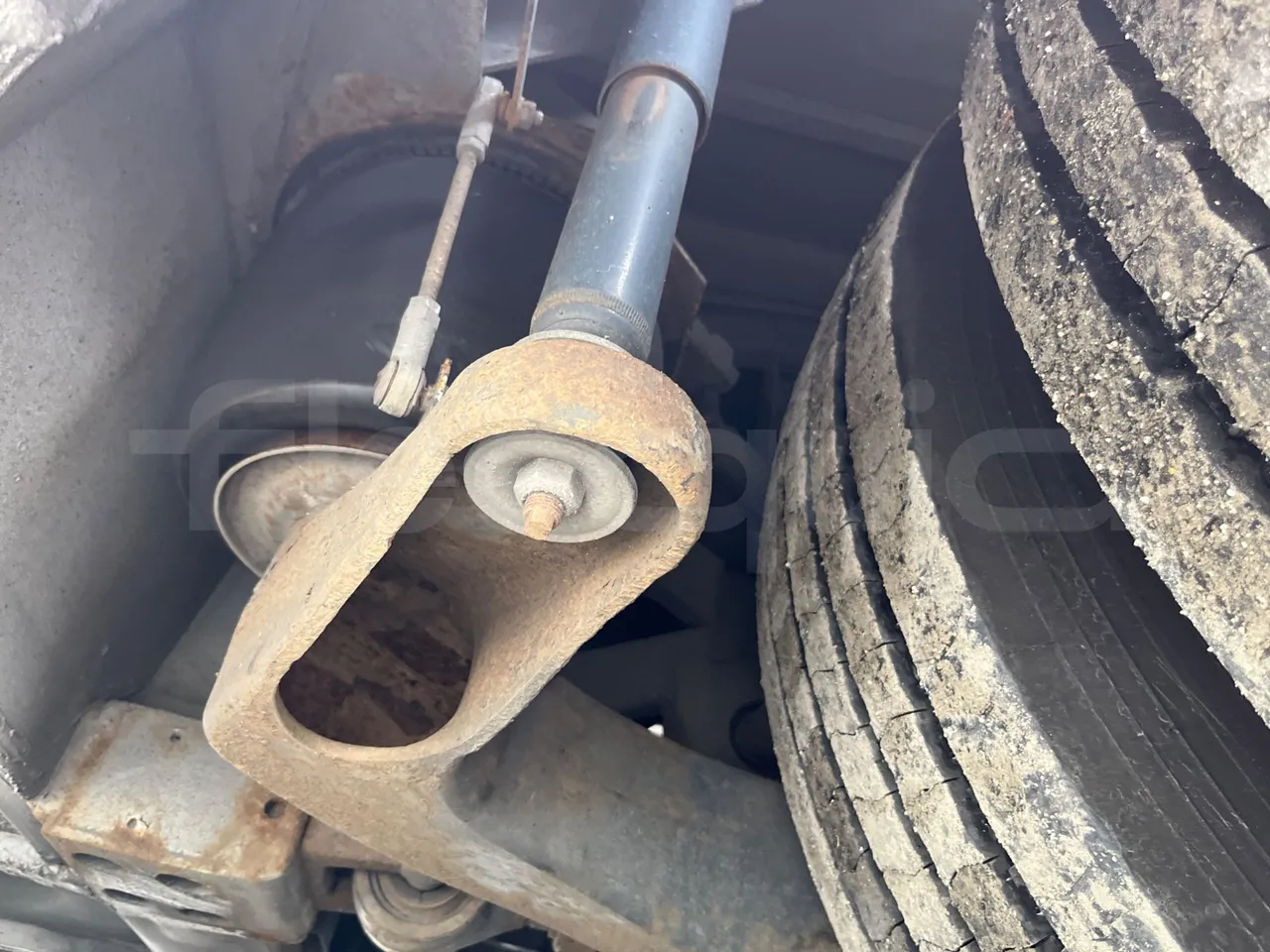 Iveco Magelys SFR2XX/ Euro 5 - 331 Kw - 12.819 Mt - axel 2 air springs 1 left