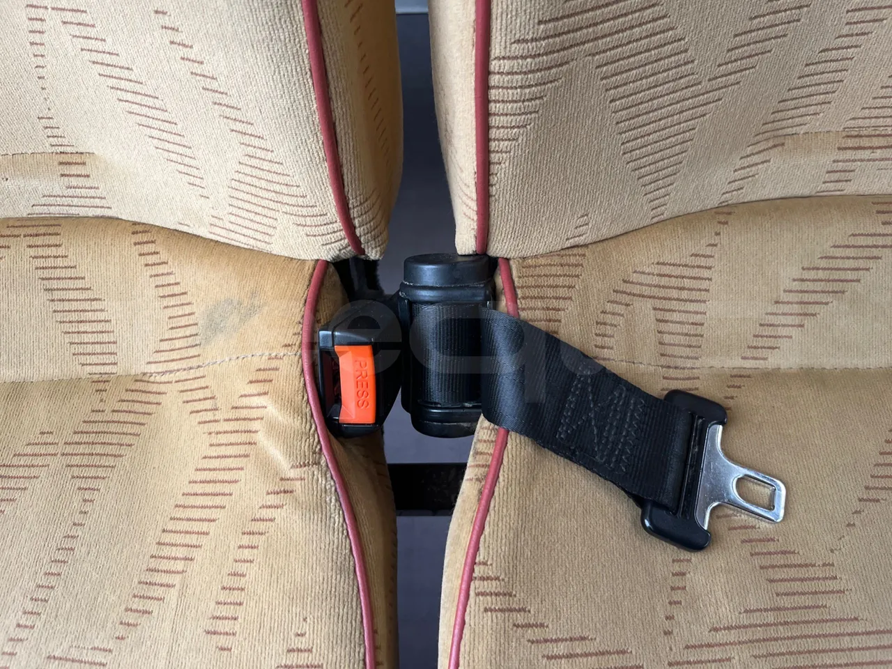 Iveco Magelys SFR2XX/ Euro 5 - 331 Kw - 12.819 Mt - central seat safety belt