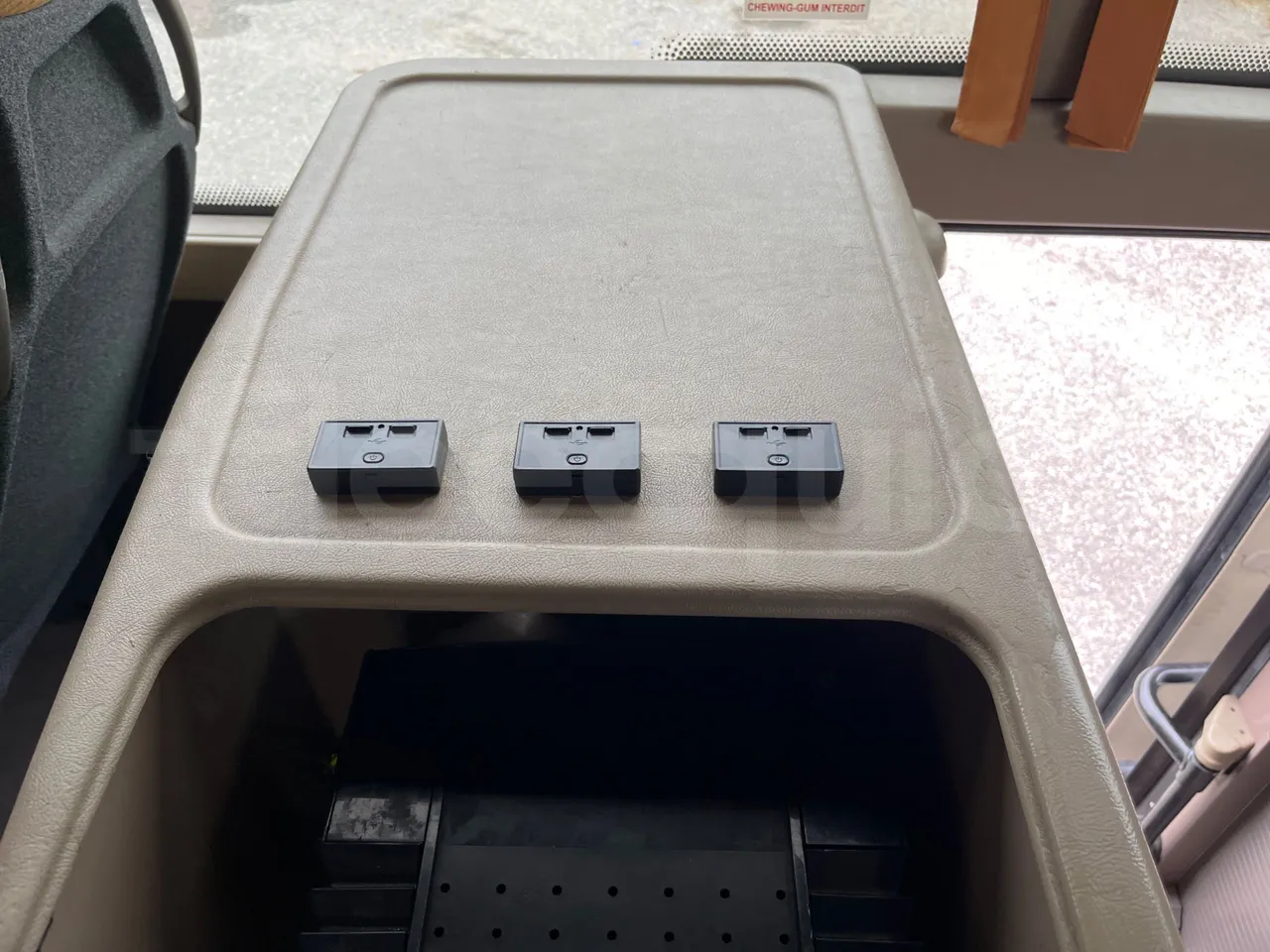 Iveco Magelys SFR2XX/ Euro 5 - 331 Kw - 12.819 Mt - usb charging detail