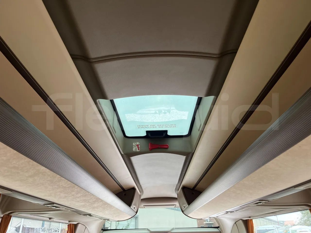 Iveco Magelys SFR2XX/ Euro 5 - 331 Kw - 12.819 Mt - roof hatch 2