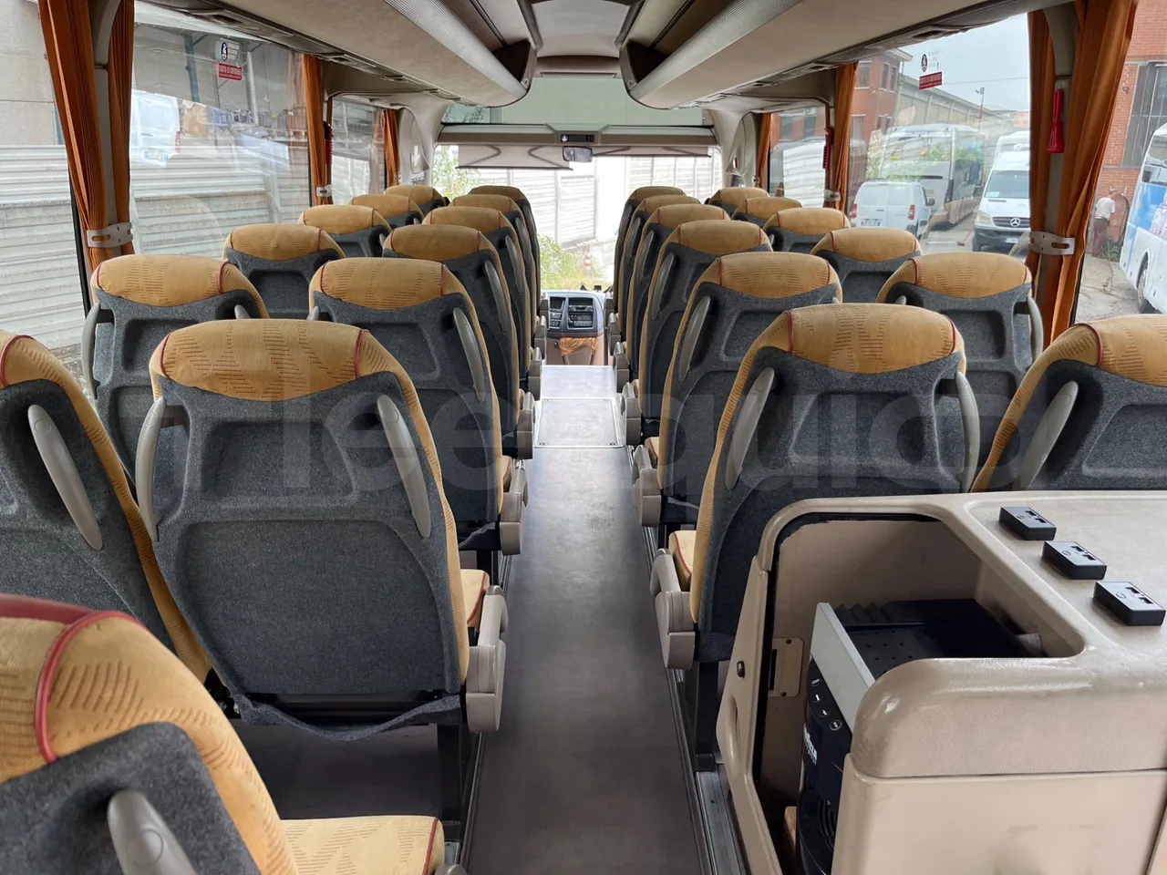Iveco Magelys SFR2XX/ Euro 5 - 331 Kw - 12.819 Mt - forward view middle aisle
