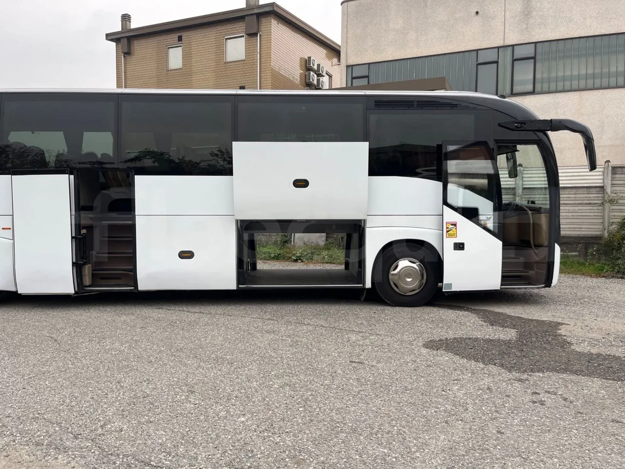 Iveco Magelys SFR2XX/ Euro 5 - 331 Kw - 12.819 Mt - luggage rack photo