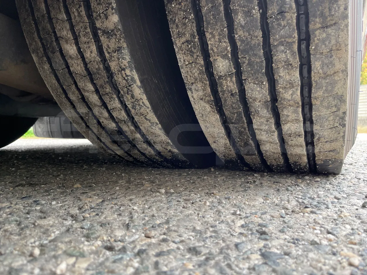 Iveco Magelys SFR2XX/ Euro 5 - 331 Kw - 12.819 Mt - tread condition second axle tires left
