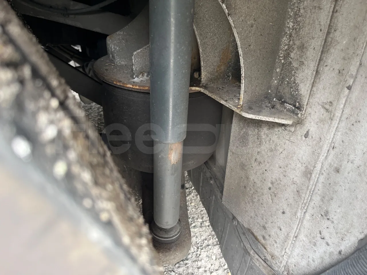 Iveco Magelys SFR2XX/ Euro 5 - 331 Kw - 12.819 Mt - axle 2 shock absorbers 2 left