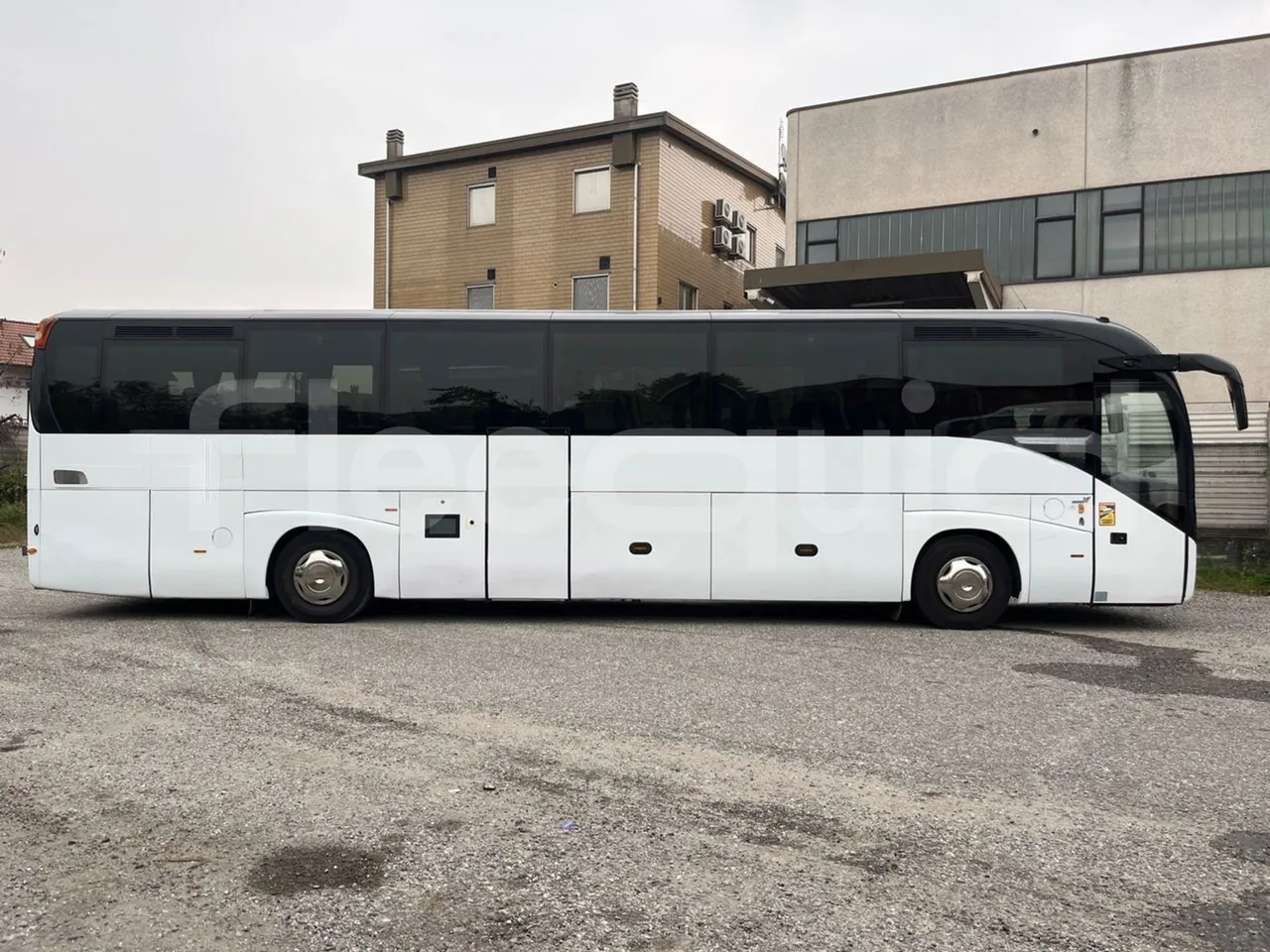 Iveco Magelys SFR2XX/ Euro 5 - 331 Kw - 12.819 Mt - right side doors closed