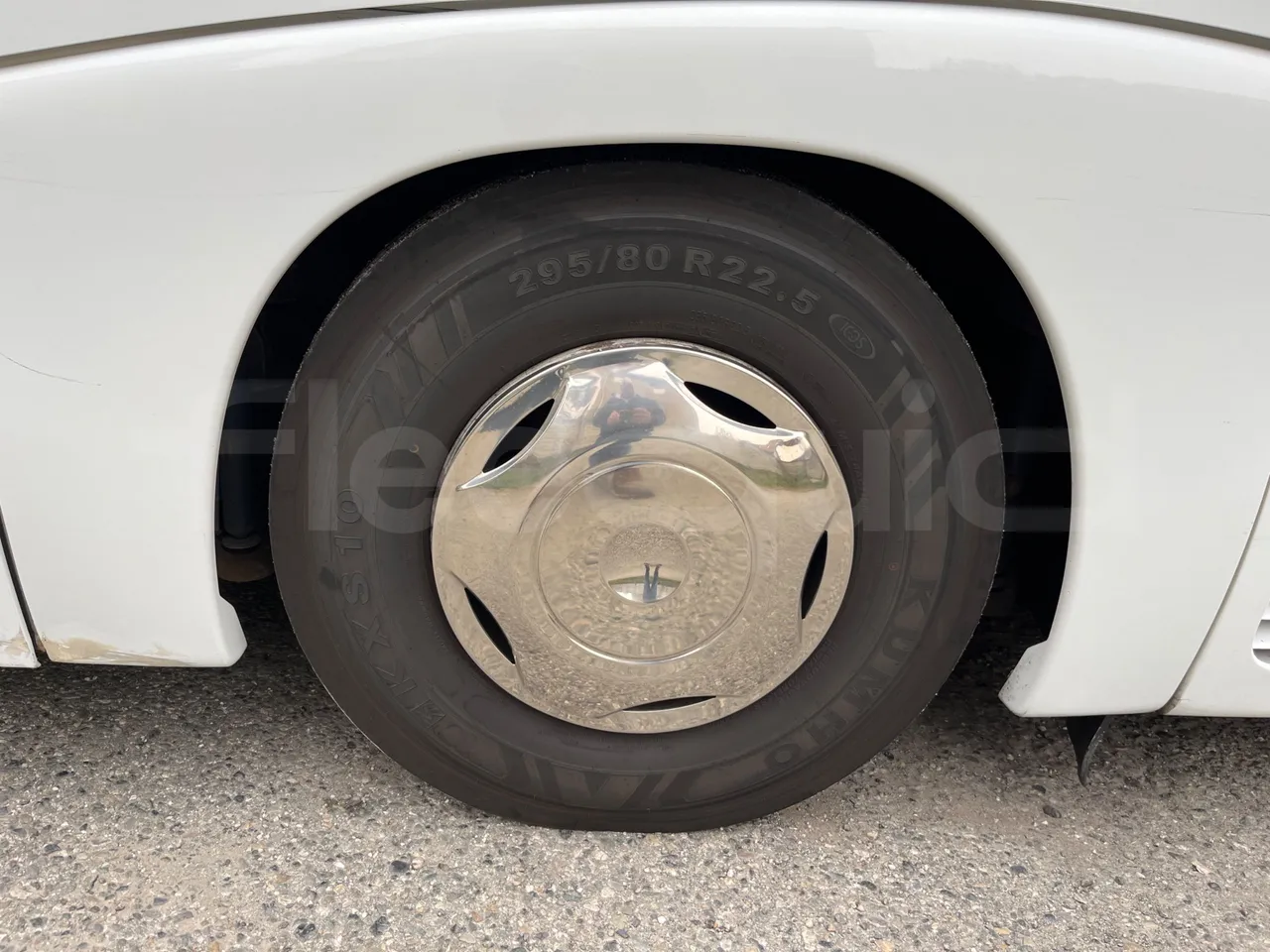 Iveco Magelys SFR2XX/ Euro 5 - 331 Kw - 12.819 Mt - rear left tire photo