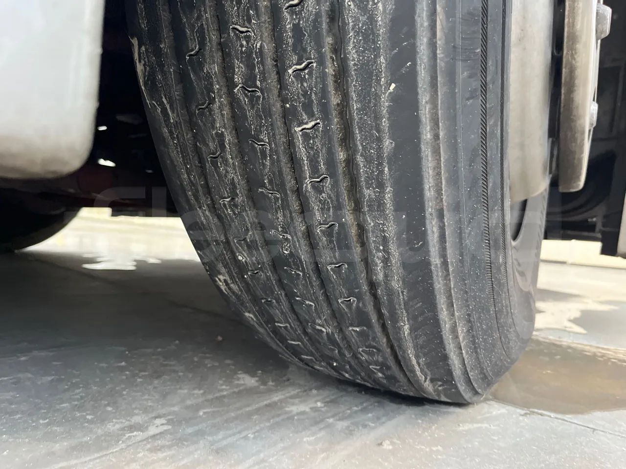 Irisbus Domino Orlandi 2001 397E 12.35 - Euro3 - 259kW - 12mt - rear left tire photo