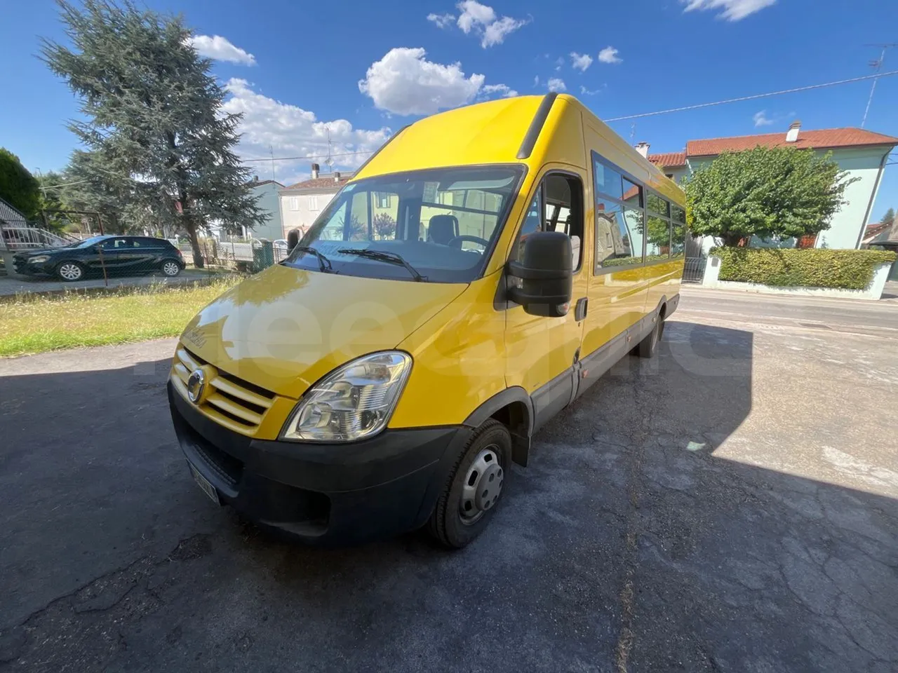 Iveco Daily A50/E4/34/A - EUR4 - 130kW - 7.768m - 3/4 front left (mandatory for bus to scrap)
