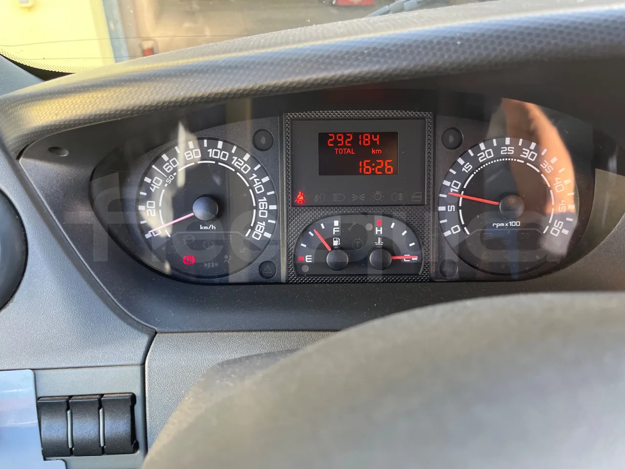 Iveco Daily A50/E4/34/A - EUR4 - 130kW - 7.768m - dashboard lights on