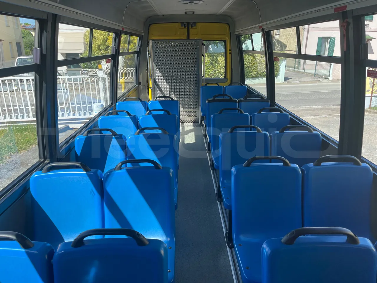 Iveco Daily A50/E4/34/A - EUR4 - 130kW - 7.768m - interior reverse seats driver height (mandatory for bus to scrap)