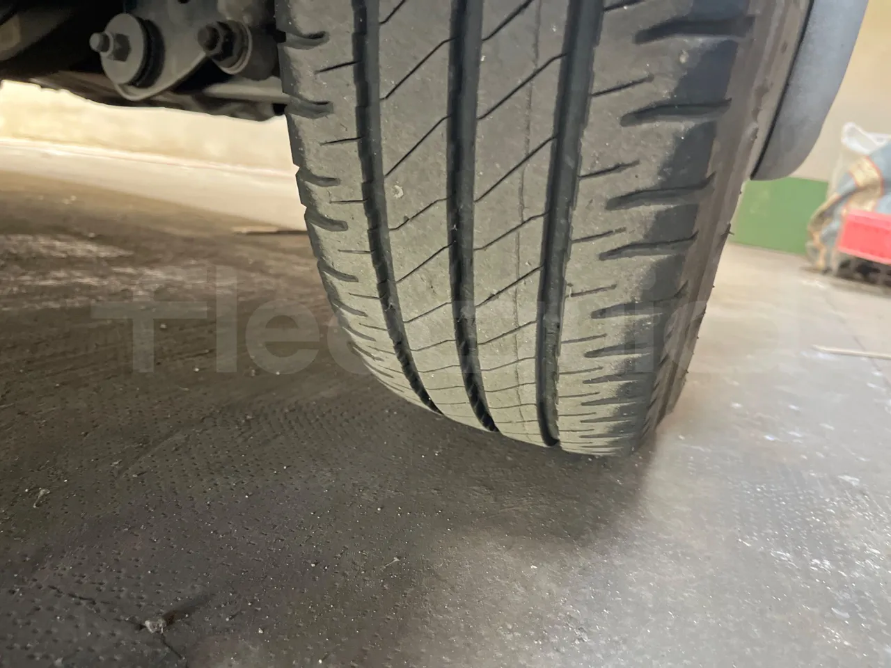 Iveco Daily A50/E4/34/A - EUR4 - 130kW - 7.768m - tread condition front tires right