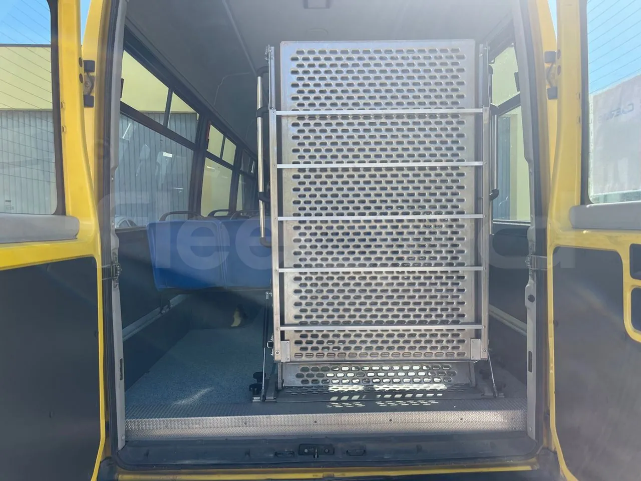 Iveco Daily A50/E4/34/A - EUR4 - 130kW - 7.768m - platform open photo
