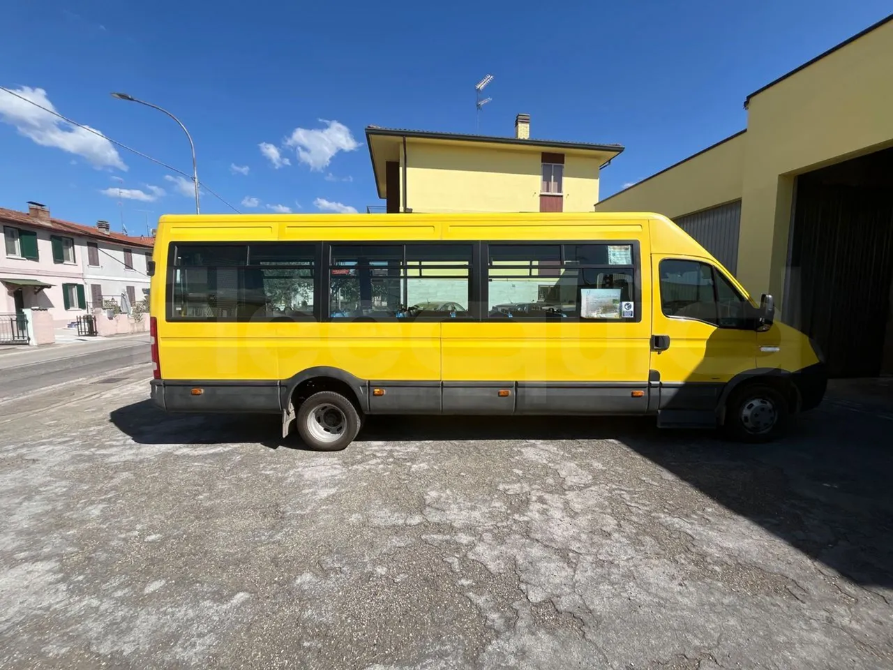 Iveco Daily A50/E4/34/A - EUR4 - 130kW - 7.768m - right side doors closed