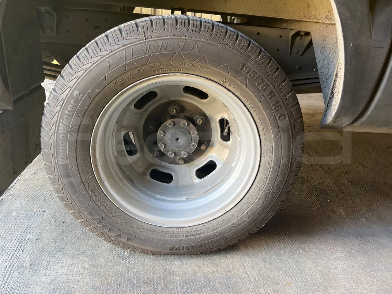 Iveco Daily A50/E4/34/A - EUR4 - 130kW - 7.768m - rear left tire photo