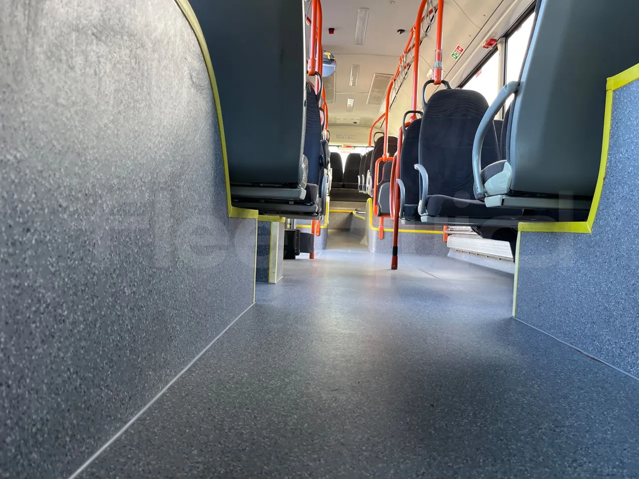 Man Lion's City B.2007.46.010 - Euro6 - 228Kw - 11.98mt - seat brackets photo