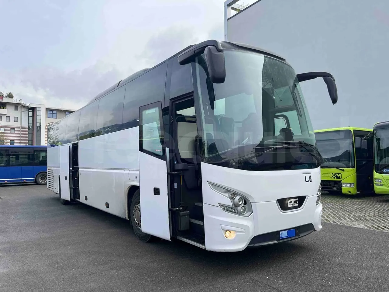 Vdl FUTURA FHD2 501E1 - Euro 6 - 320 kW - 12.875 mt - 3/4 right front doors open