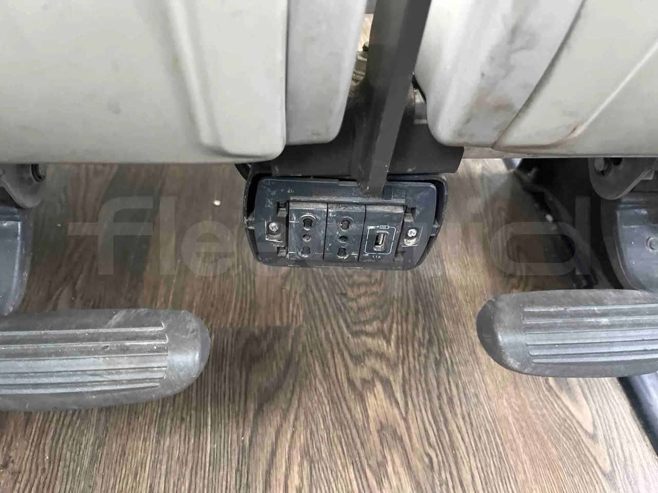 Vdl FUTURA FHD2 501E1 - Euro 6 - 320 kW - 12.875 mt - usb charging detail