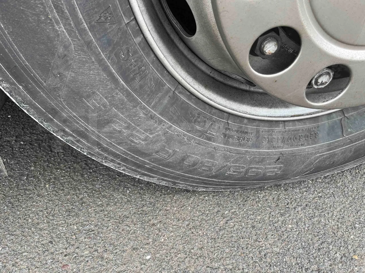 Vdl FUTURA FHD2 501E1 - Euro 6 - 320 kW - 12.875 mt - front left tire measurements