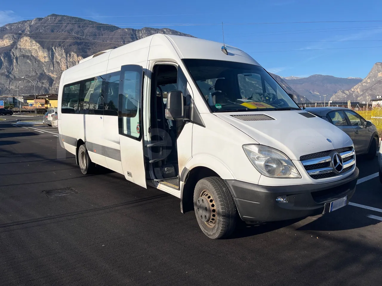 Mercedes-Benz Evobus O519U - Euro5 - 140kW - 7.665mt - 3/4 right front doors open