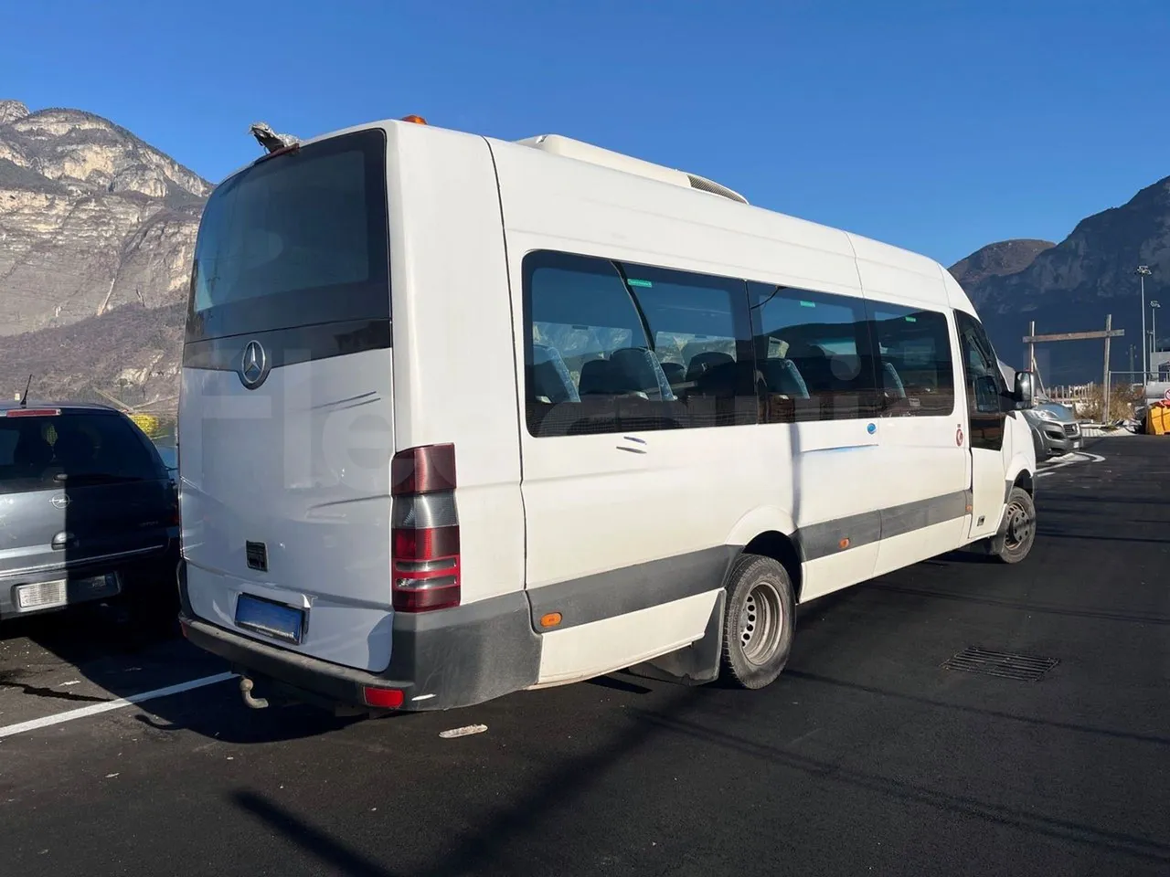 Mercedes-Benz Evobus O519U - Euro5 - 140kW - 7.665mt - 3/4 right rear doors closed