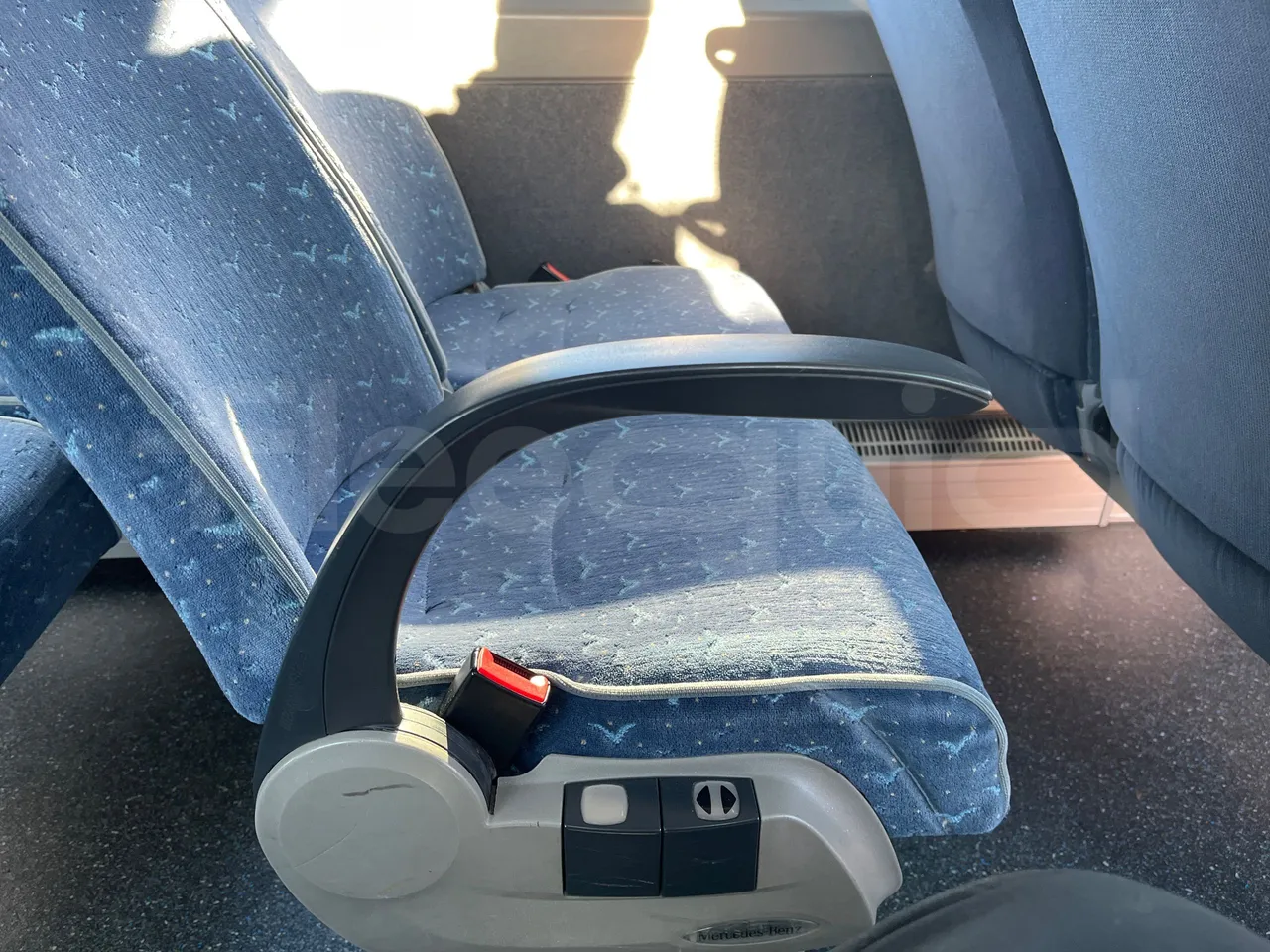 Mercedes-Benz Evobus O519U - Euro5 - 140kW - 7.665mt - armrest detail photo