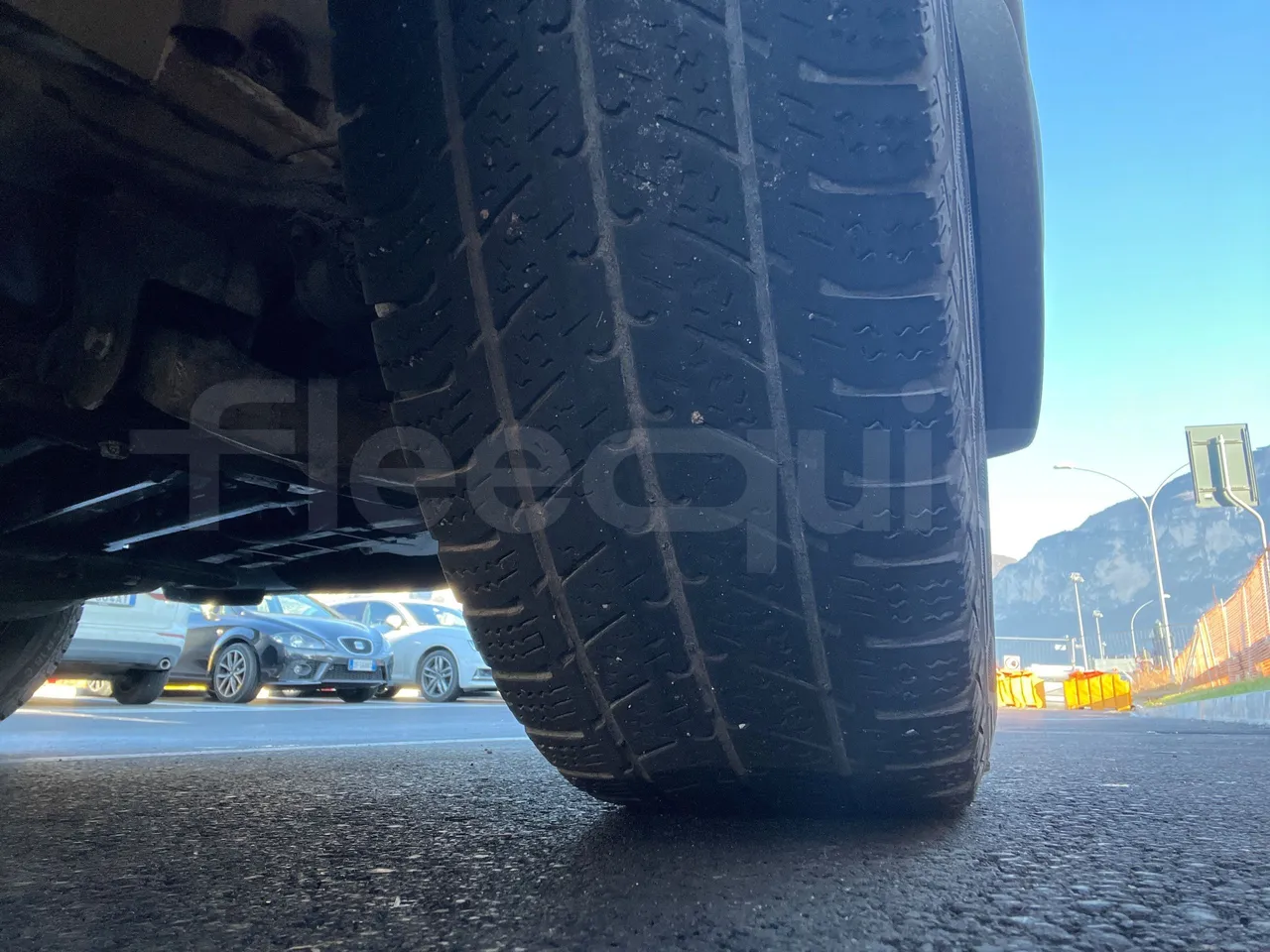 Mercedes-Benz Evobus O519U - Euro5 - 140kW - 7.665mt - rear left tire photo