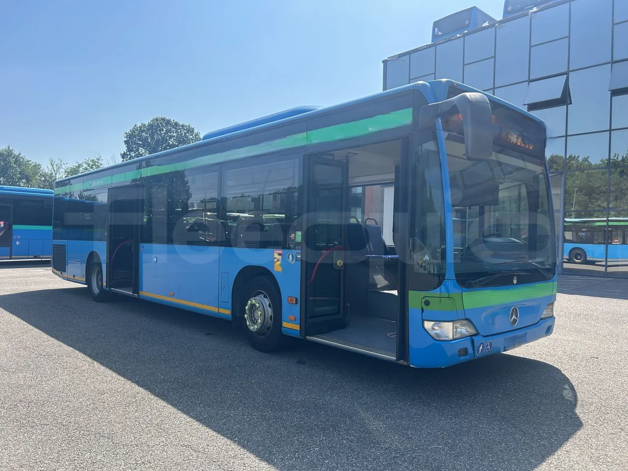 Mercedes-Benz Citaro - 3/4 Front Right Side Doors Open