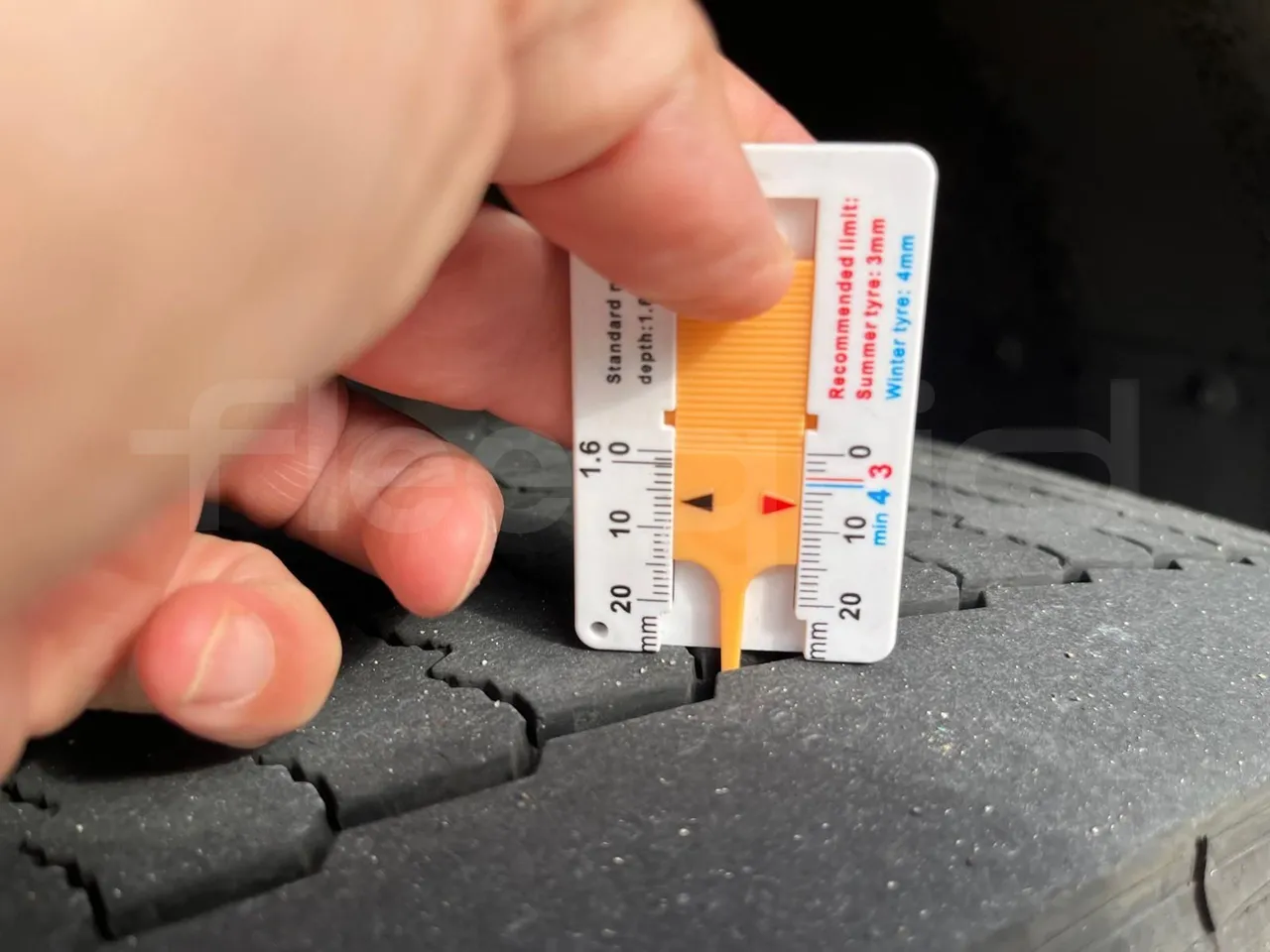 Mercedes-Benz Citaro - First Axle Left Side: Tyre Thickness