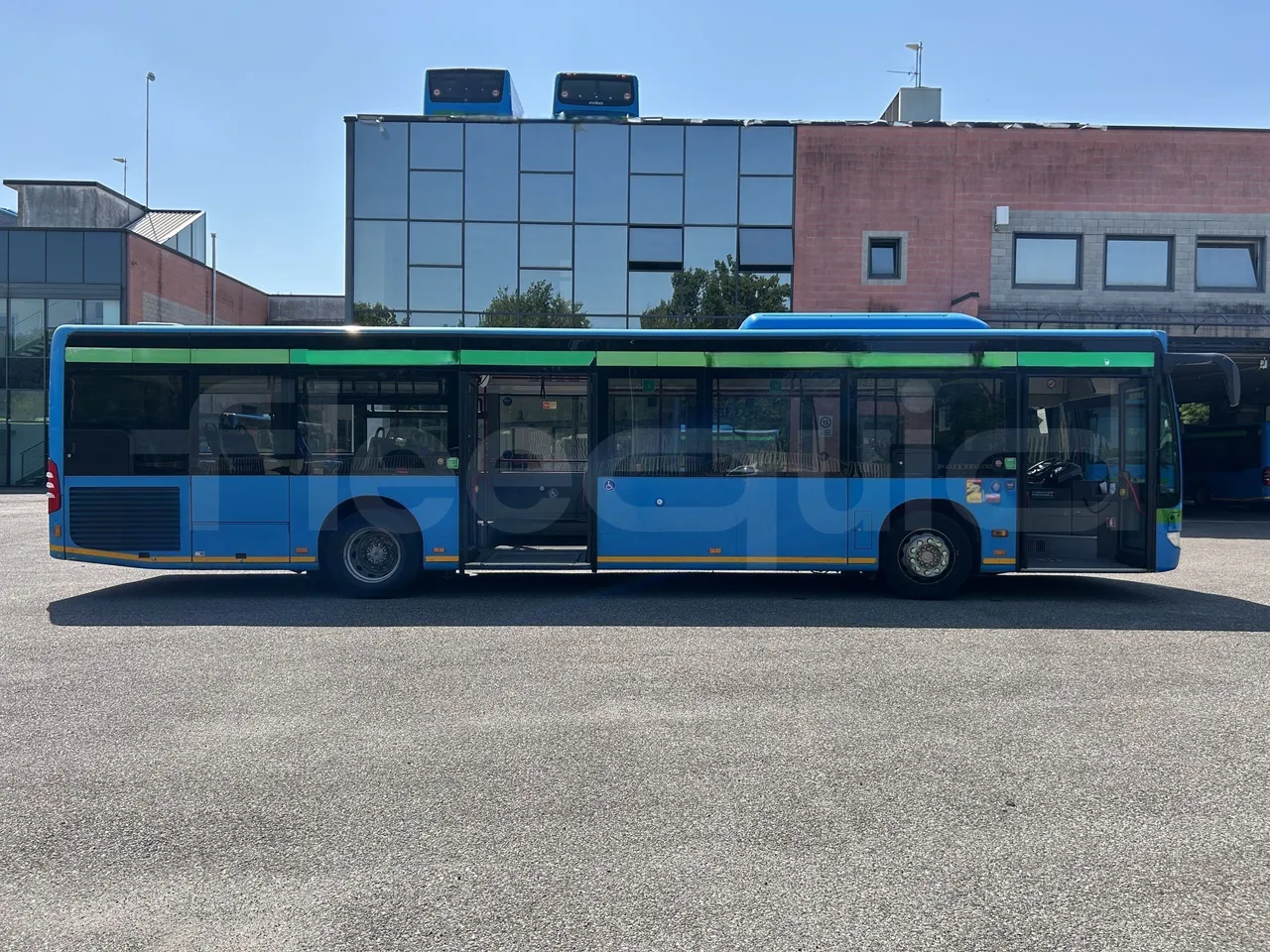 Mercedes-Benz Citaro - Right Side Doors Open