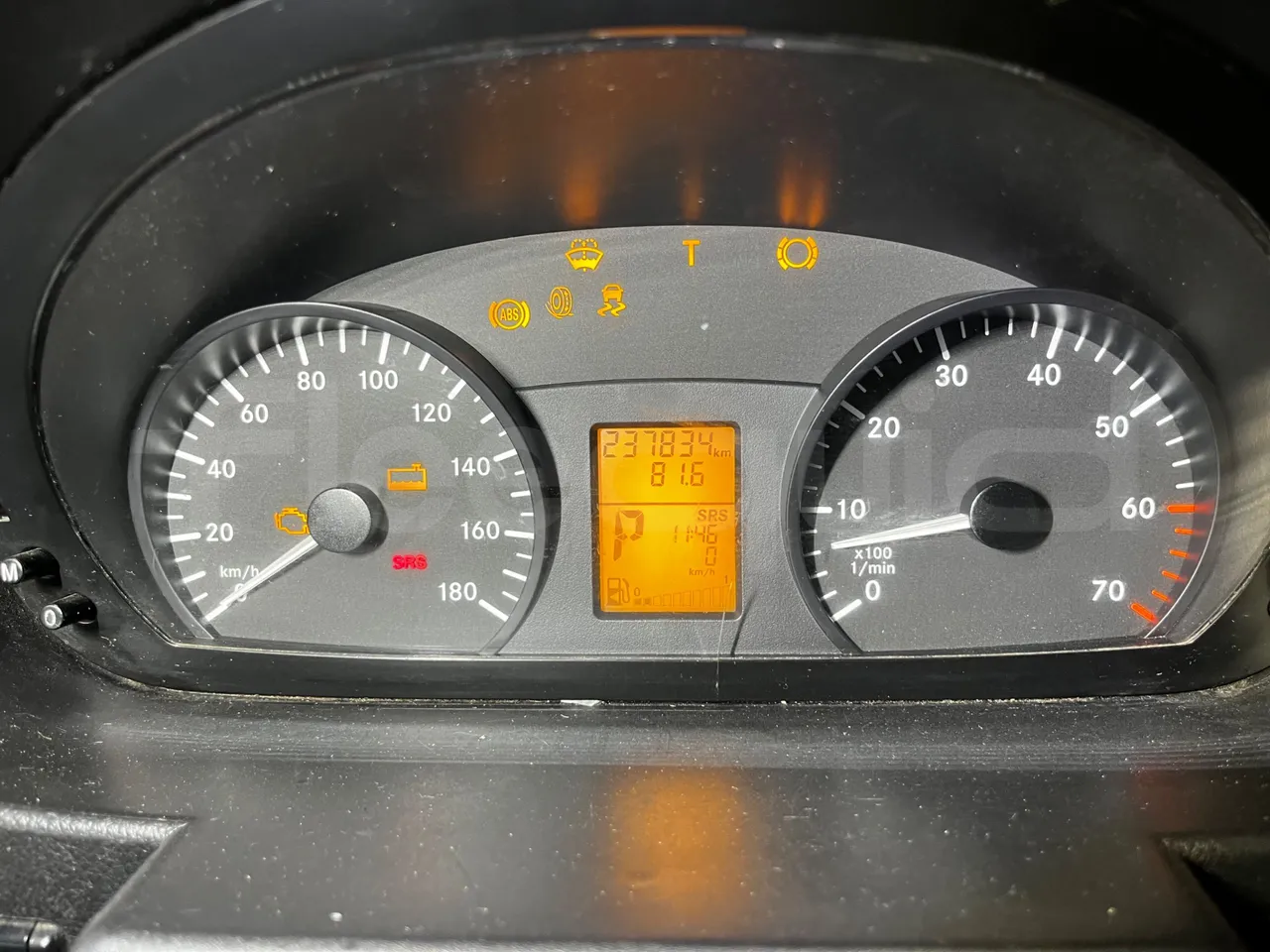 Mercedes-Benz Sprinter 906BB50 -EUR5 -190kW -7.744m - dashboard lights on