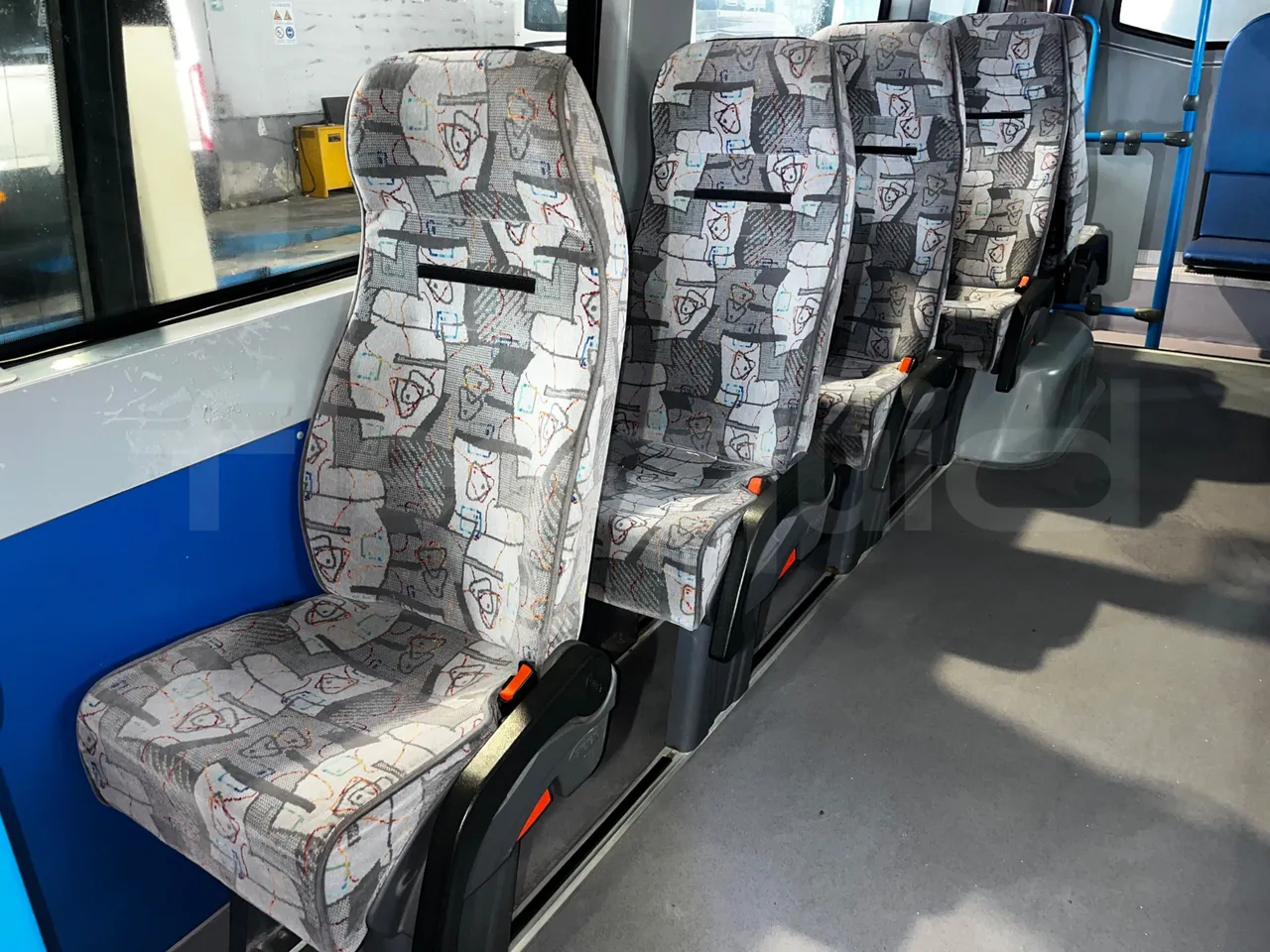 Mercedes-Benz Sprinter 906BB50 -EUR5 -190kW -7.744m - single seat detail