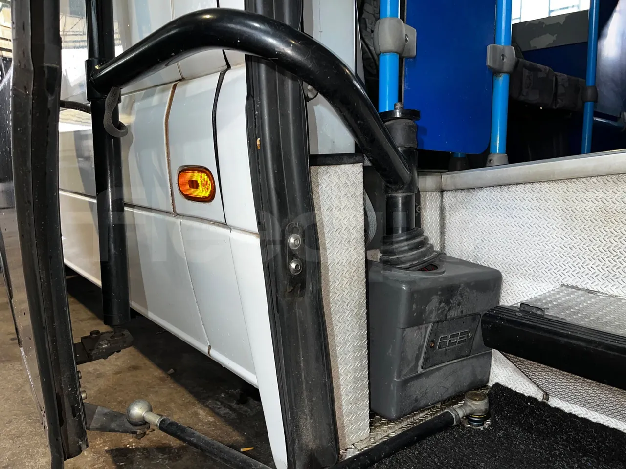 Mercedes-Benz Sprinter 906BB50 -EUR5 -190kW -7.744m - door mechanism photo