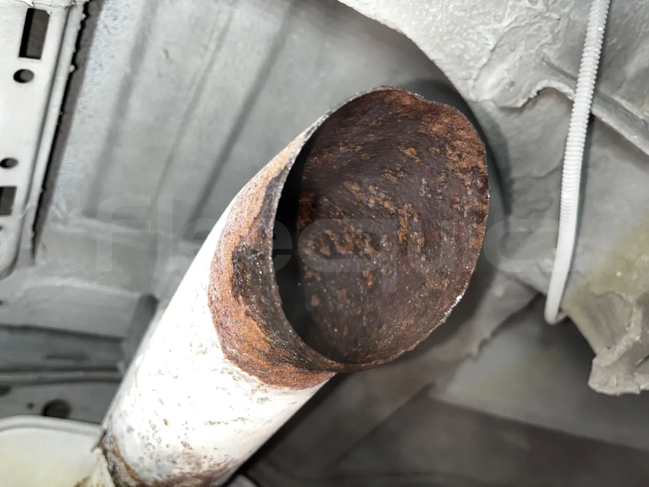 Mercedes-Benz Sprinter 906BB50 -EUR5 -190kW -7.744m - exhaust photo